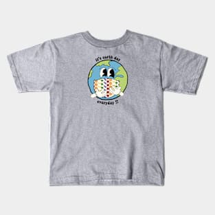 it's earth day everday !! Kids T-Shirt